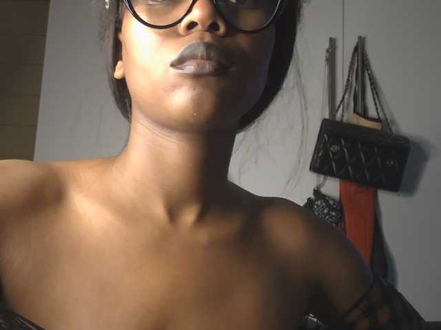 SexyBaddie live cam on BongaCams