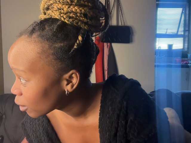 SexyBaddie live cam on BongaCams