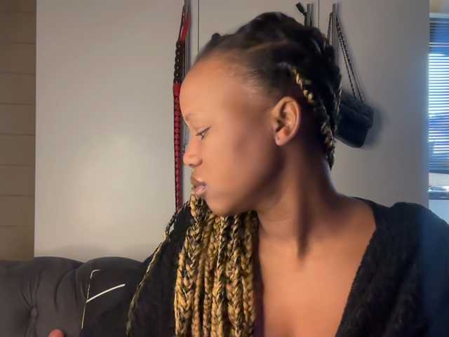 SexyBaddie live cam on BongaCams