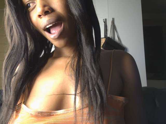 SexyBaddie live cam on BongaCams