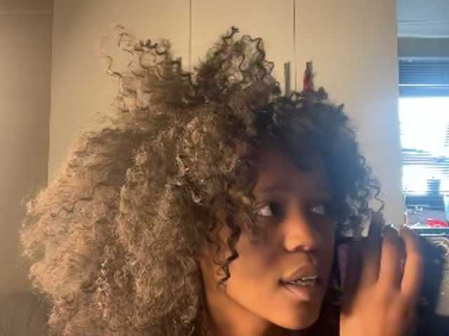 SexyBaddie's BongaCams show and profile