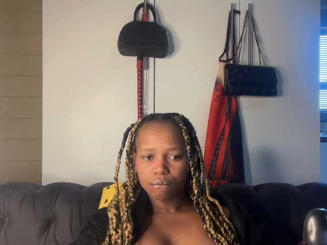 SexyBaddie live cam on BongaCams