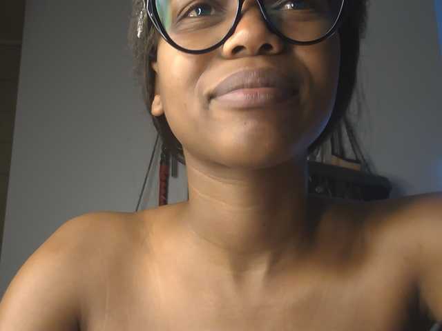SexyBaddie live cam on BongaCams