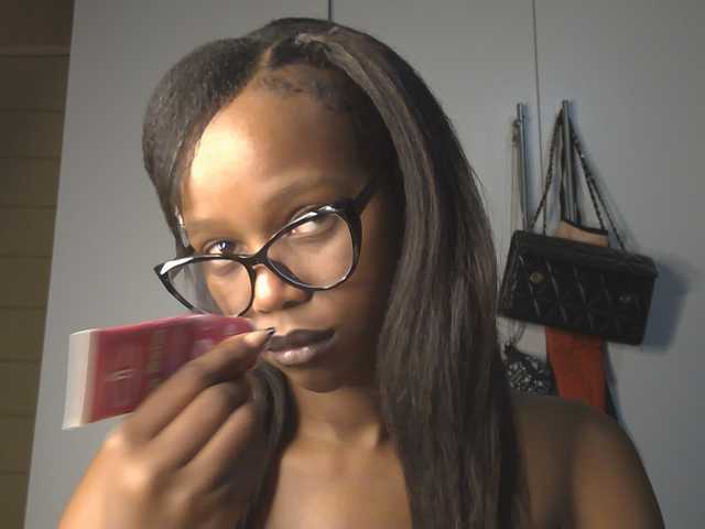 SexyBaddie live cam on BongaCams