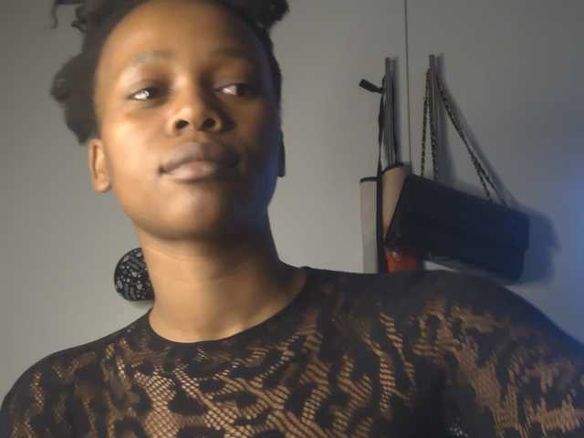 SexyBaddie live cam on BongaCams