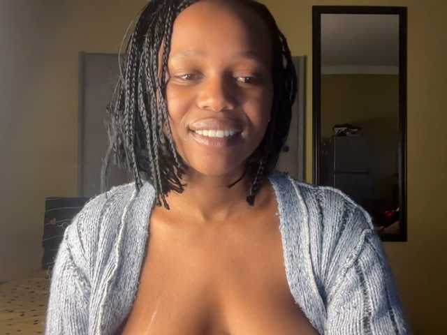 SexyBaddie live cam on BongaCams