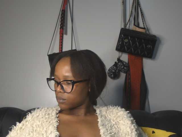SexyBaddie live cam on BongaCams
