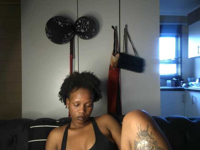 SexyBaddie live cam on BongaCams