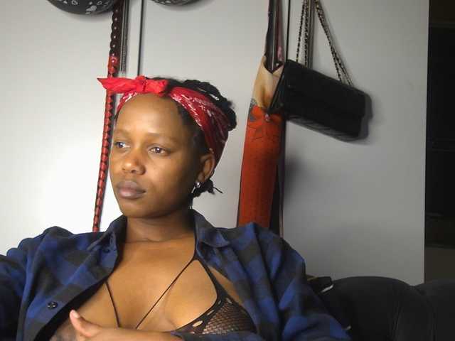 SexyBaddie live cam on BongaCams