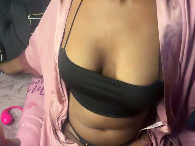 SexyBaddie live cam on BongaCams