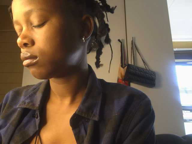 SexyBaddie live cam on BongaCams