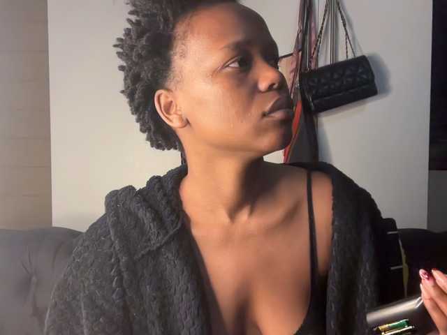 SexyBaddie live cam on BongaCams