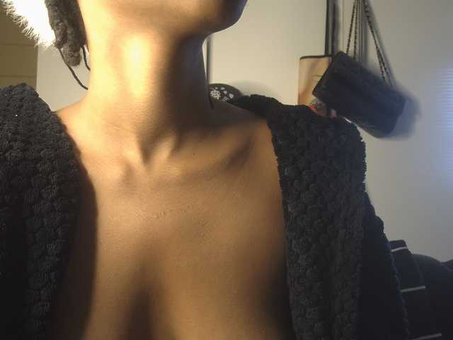 SexyBaddie live cam on BongaCams