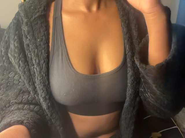 SexyBaddie live cam on BongaCams