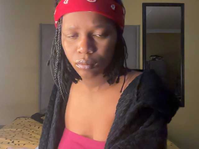 SexyBaddie live cam on BongaCams