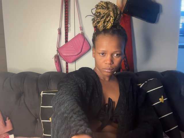 SexyBaddie live cam on BongaCams