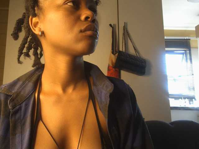 SexyBaddie live cam on BongaCams