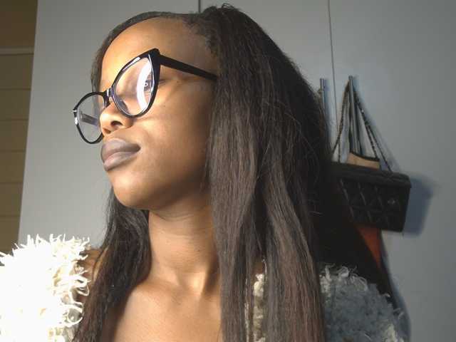 SexyBaddie live cam on BongaCams