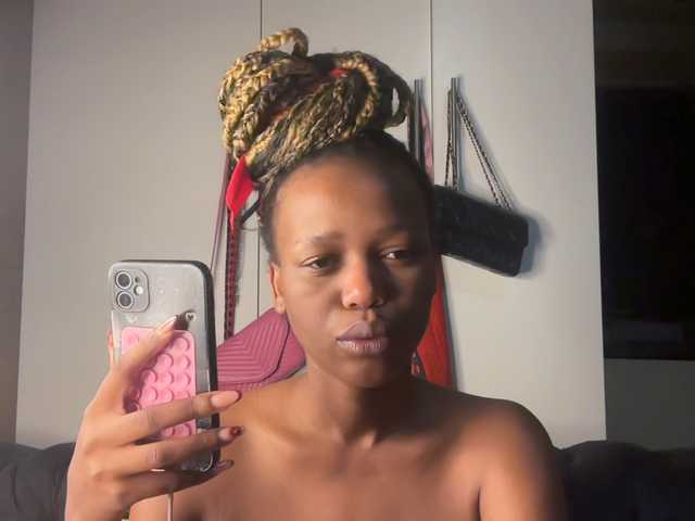 SexyBaddie live cam on BongaCams
