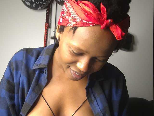 SexyBaddie live cam on BongaCams