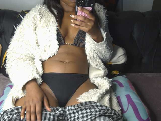 SexyBaddie live cam on BongaCams