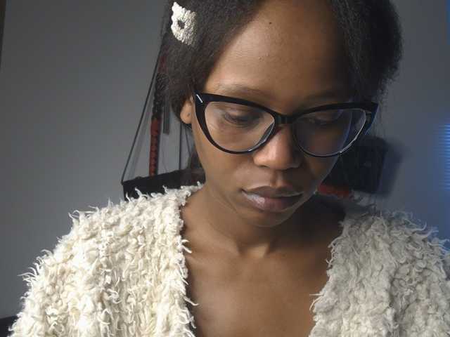 SexyBaddie live cam on BongaCams