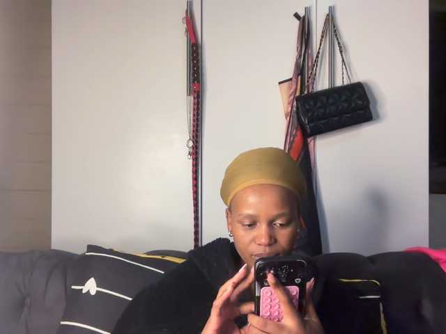 SexyBaddie live cam on BongaCams