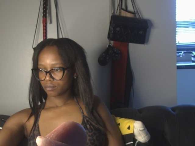 SexyBaddie live cam on BongaCams