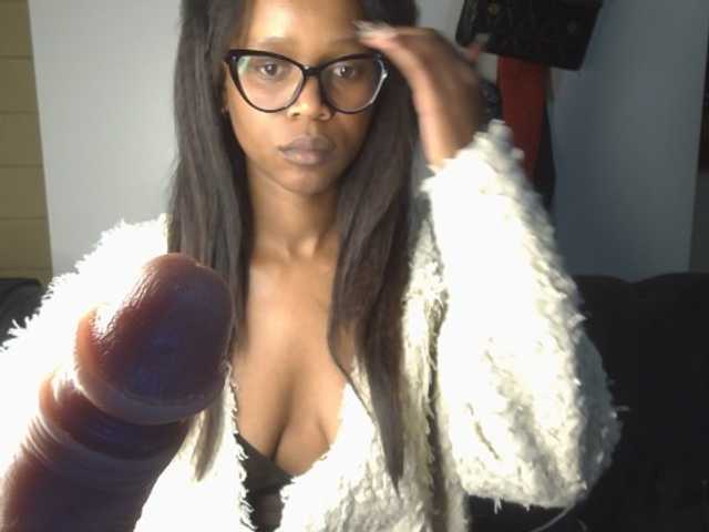 SexyBaddie live cam on BongaCams