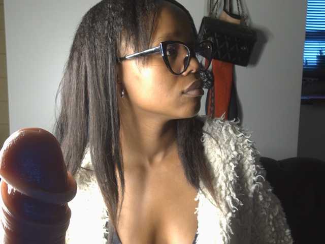 SexyBaddie live cam on BongaCams
