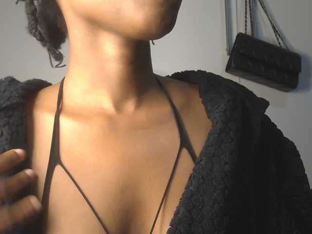 SexyBaddie live cam on BongaCams