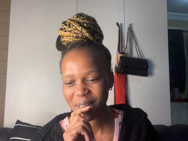 SexyBaddie live cam on BongaCams