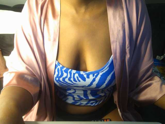 SexyBaddie live cam on BongaCams