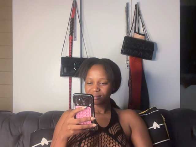 SexyBaddie live cam on BongaCams