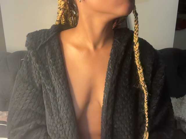SexyBaddie live cam on BongaCams