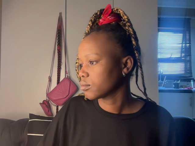 SexyBaddie live cam on BongaCams