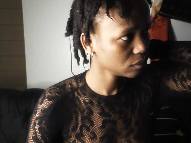 SexyBaddie live cam on BongaCams