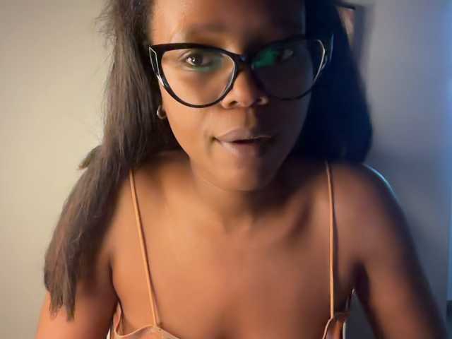 SexyBaddie live cam on BongaCams