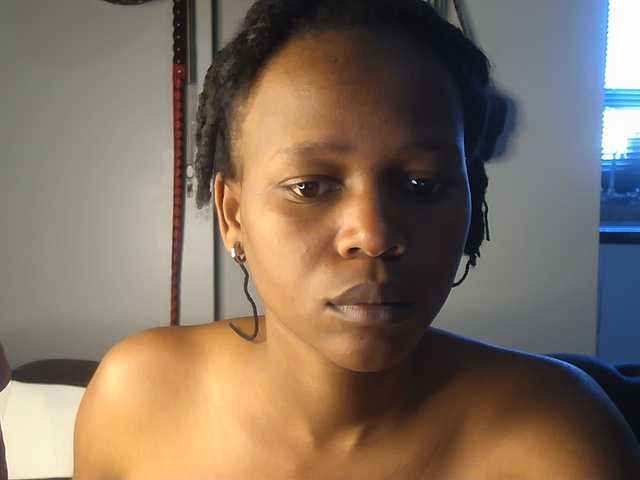 SexyBaddie live cam on BongaCams