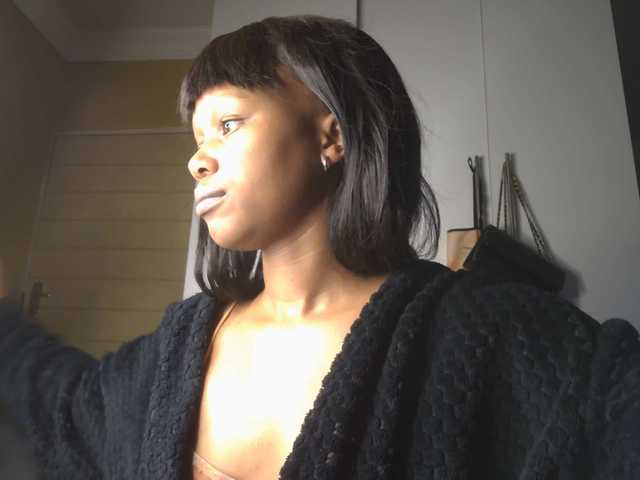 SexyBaddie live cam on BongaCams