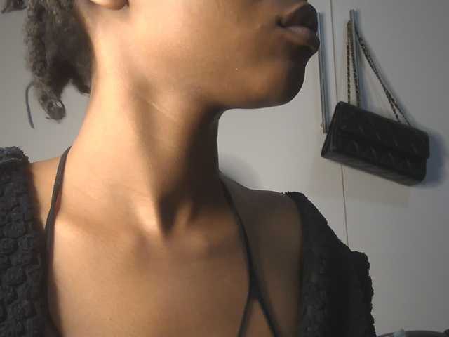 SexyBaddie live cam on BongaCams