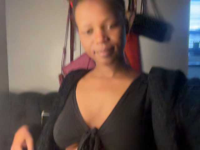 SexyBaddie live cam on BongaCams