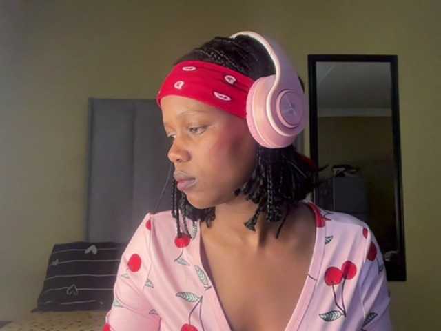 SexyBaddie live cam on BongaCams