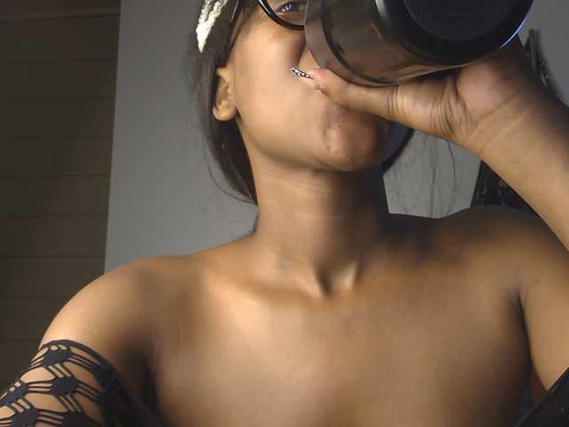 SexyBaddie live cam on BongaCams