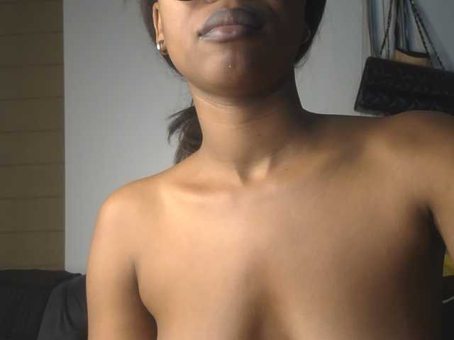 SexyBaddie live cam on BongaCams