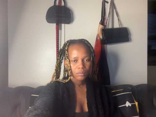 SexyBaddie live cam on BongaCams