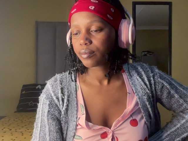 SexyBaddie live cam on BongaCams