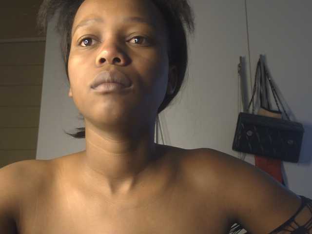 SexyBaddie live cam on BongaCams