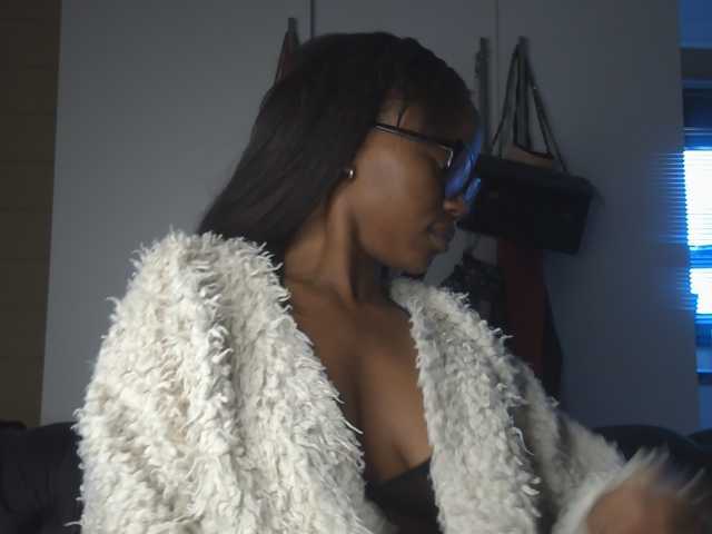 SexyBaddie live cam on BongaCams