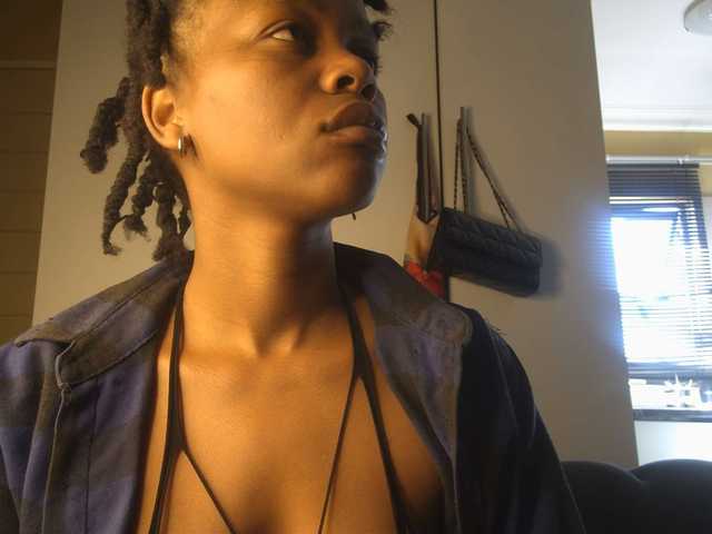 SexyBaddie live cam on BongaCams